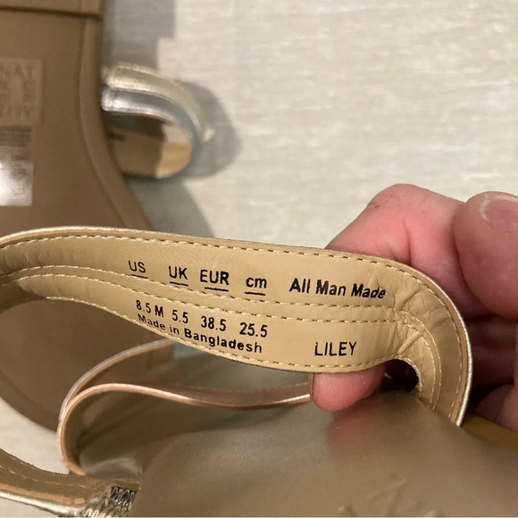 NATURALIZER Sz 8.5 Silver Gold Copper Metallic Strappy Slip On Sandals NEW - Picture 8 of 10